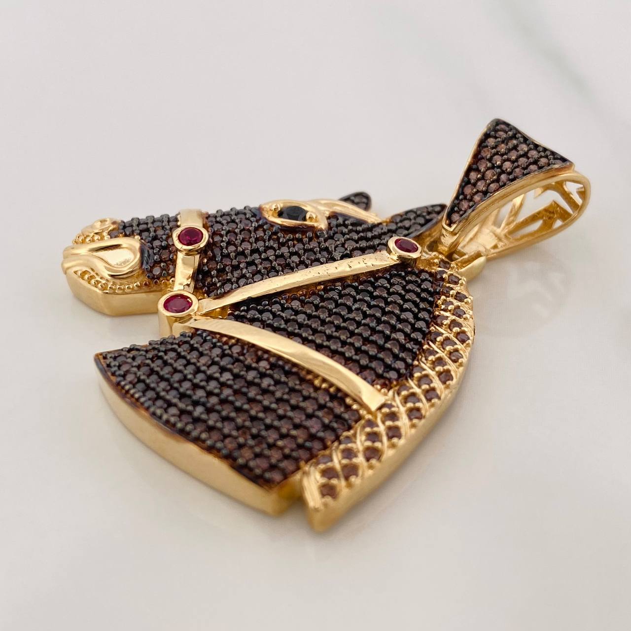 Dije Caballo 14.6g / 4.1cm Dos Oros Negro Amarillo 18K