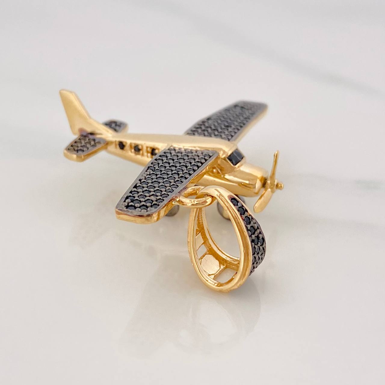 Dije Avioneta 8.35g / 4.7cm Dos Oros Negro Amarillo 18K
