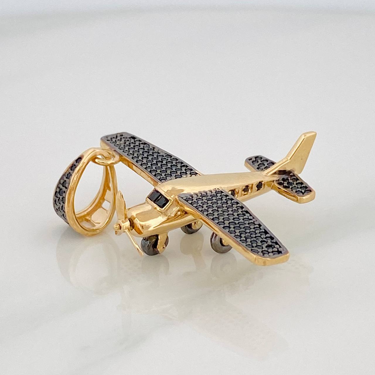 Dije Avioneta 8.35g / 4.7cm Dos Oros Negro Amarillo 18K