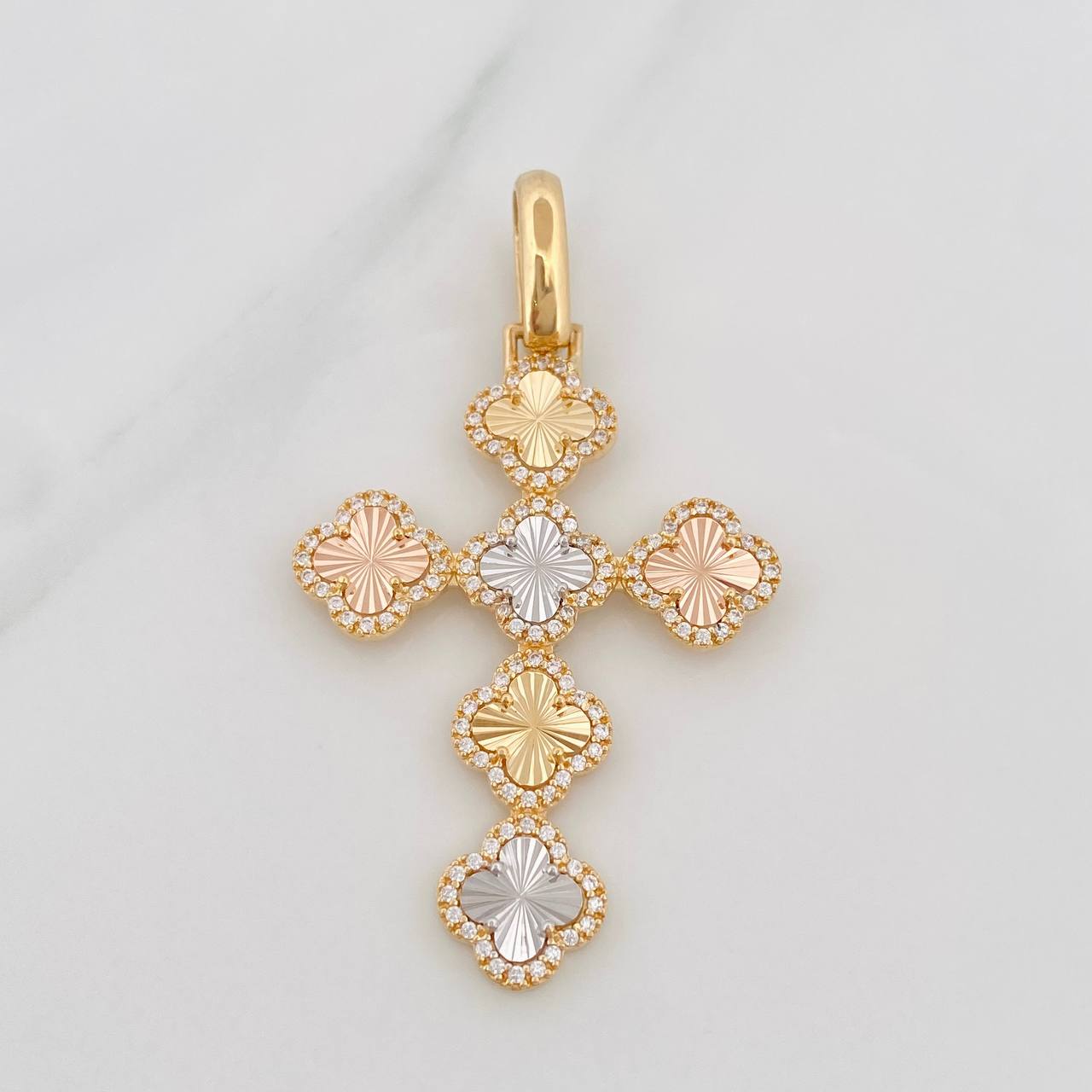 Dije Cruz Trébol 6.05g / 5.5cm Tres Oros 18K