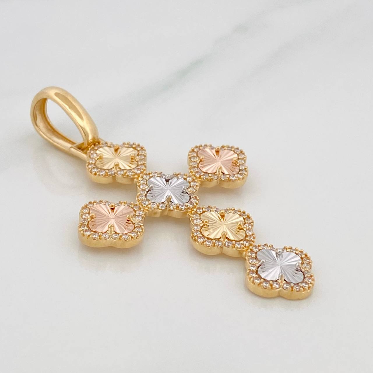 Dije Cruz Trébol 6.05g / 5.5cm Tres Oros 18K