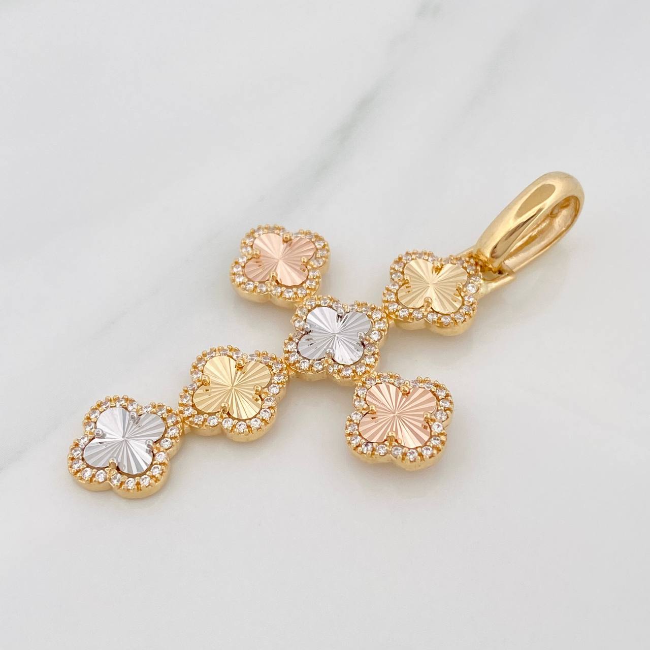Dije Cruz Trébol 6.05g / 5.5cm Tres Oros 18K