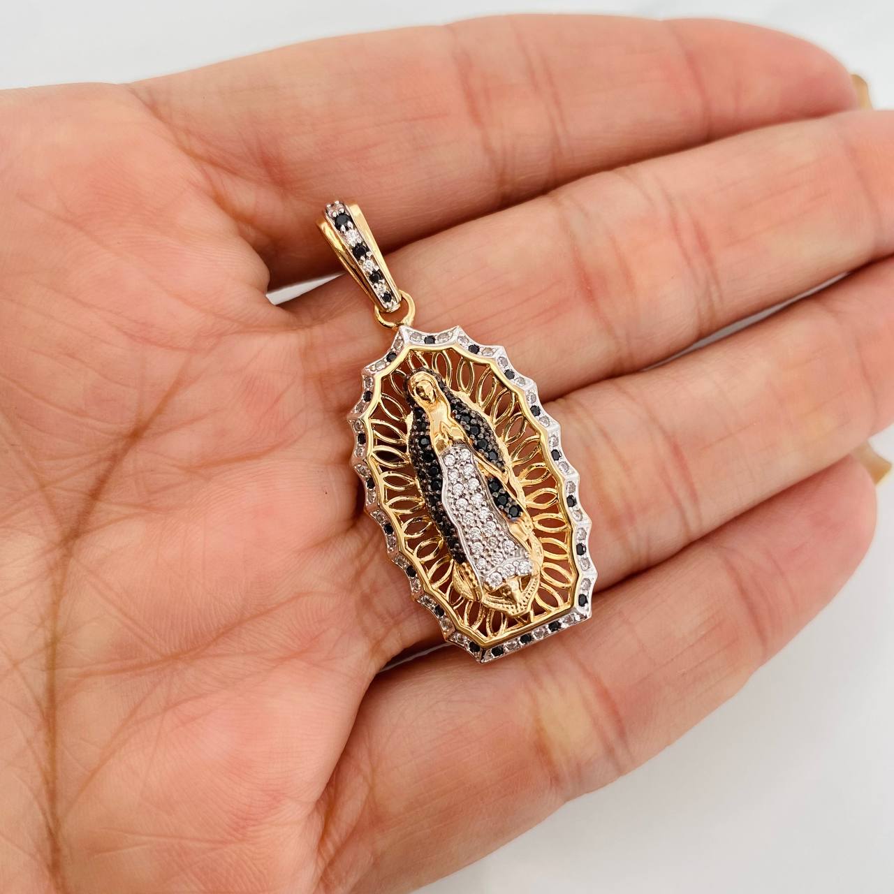 Dije Virgen Guadalupe 6g / 4.1cm Tres Oros 18K