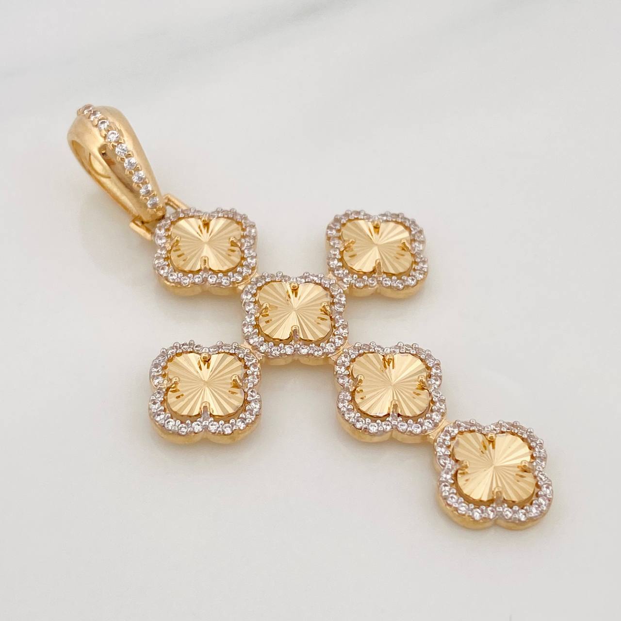Dije Cruz Trébol 4.95g / 4.9cm Dos Oros Amarillo Blanco 18K