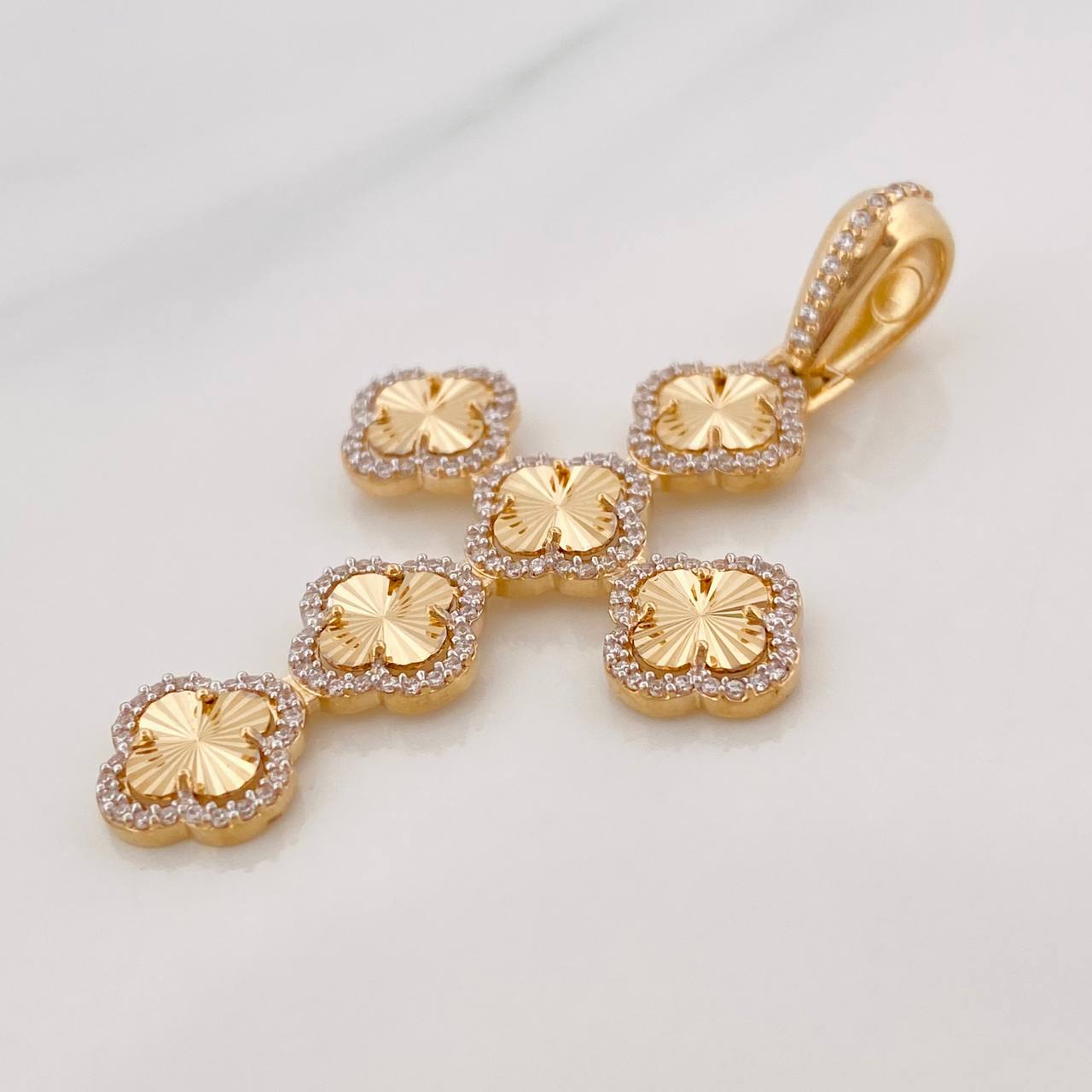 Dije Cruz Trébol 4.95g / 4.9cm Dos Oros Amarillo Blanco 18K