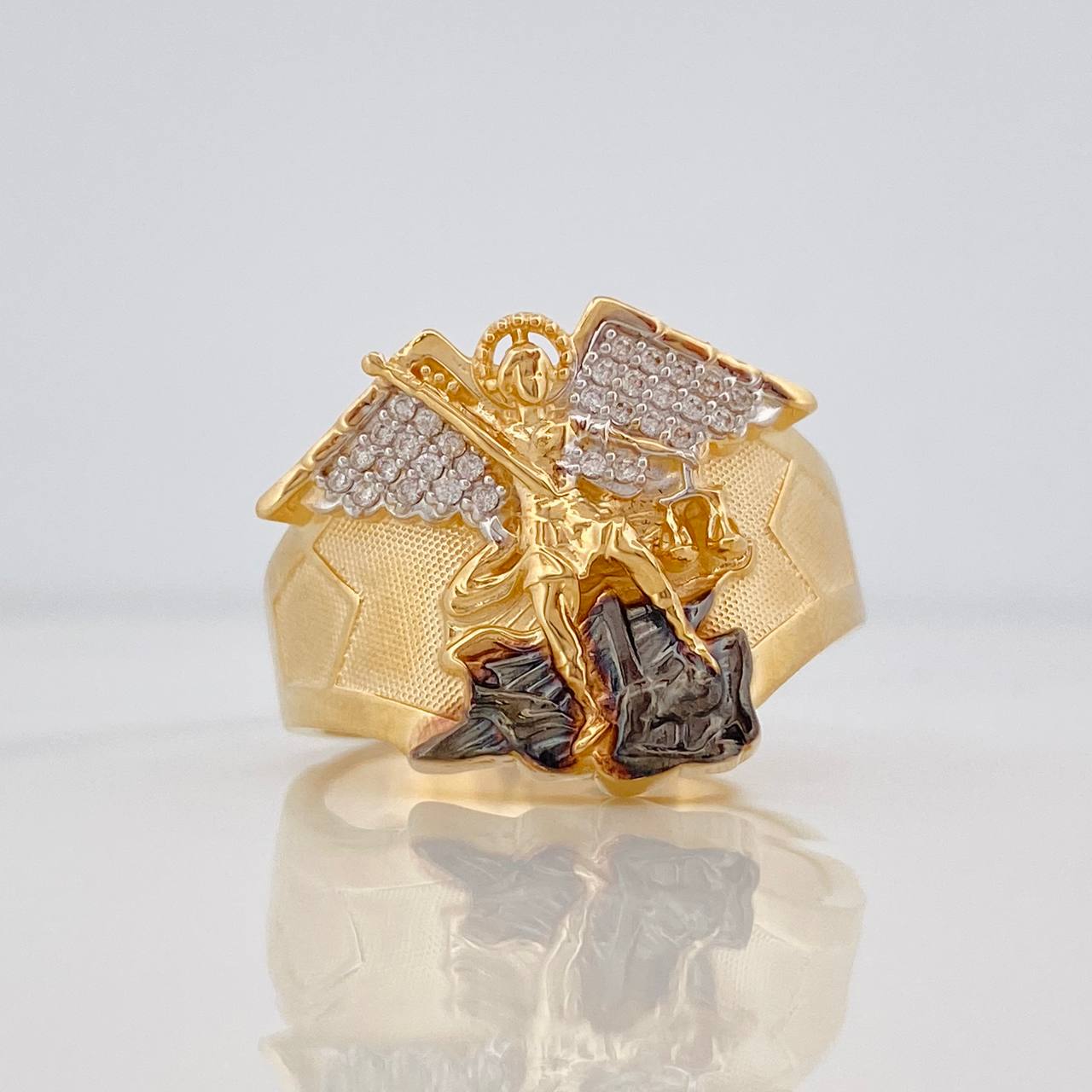 Anillo San Miguel Arcángel 10.1g / T10 3/4 Tres Oros 18K