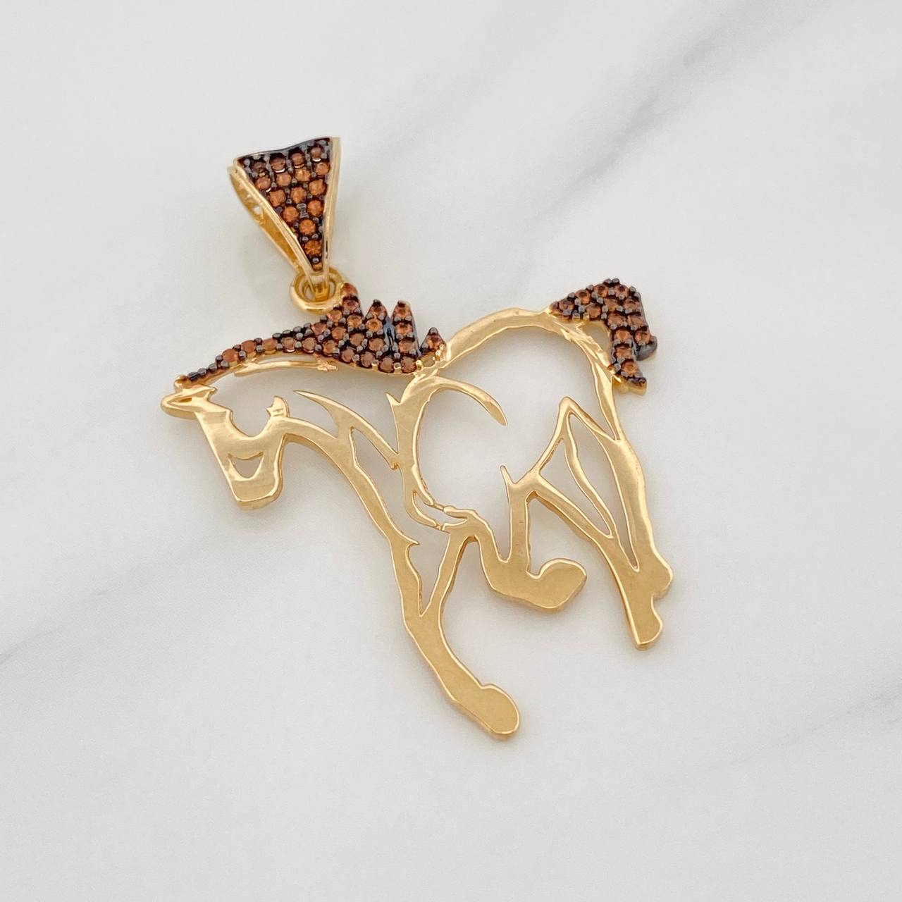 Dije Caballo 2.8g / 4cm Dos Oros Negro Amarillo 18K