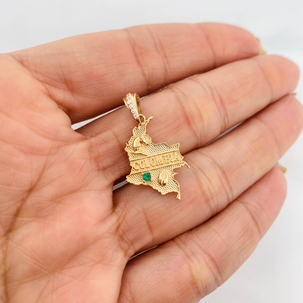Dije Mapa Colombia 2.15g / 2.05cm Oro Amarillo 18K