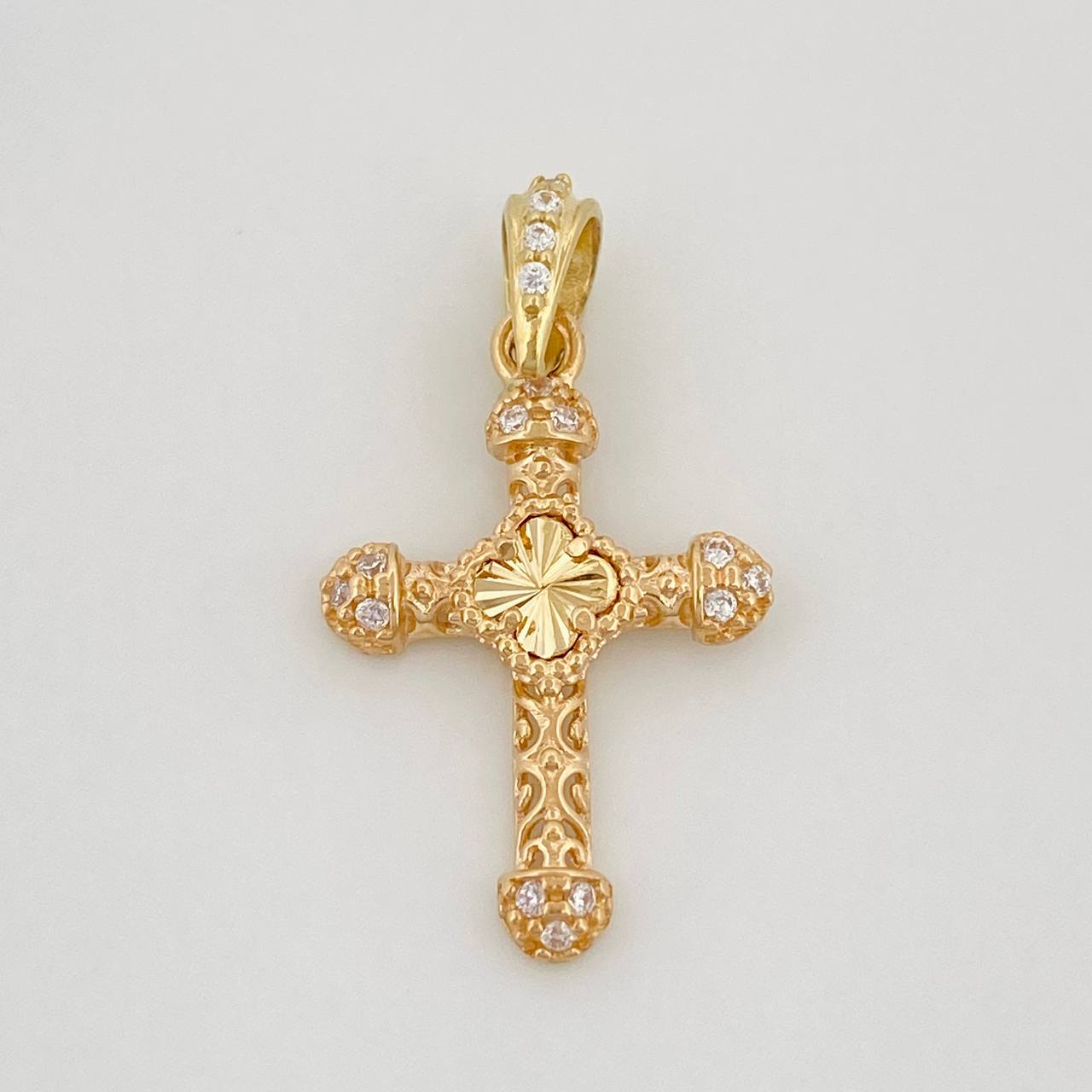 Dije Cruz Trebol 1.3g / 2.05cm Oro Amarillo 18K