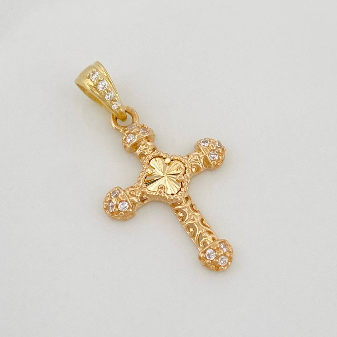 Dije Cruz Trebol 1.3g / 2.05cm Oro Amarillo 18K