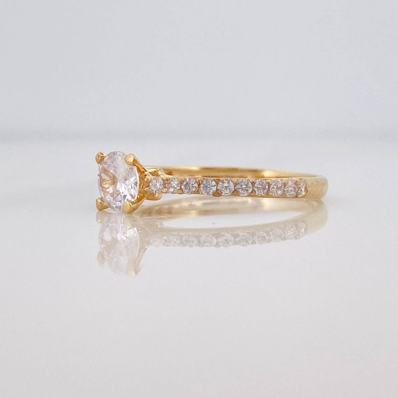 Anillo Solitario Puente 2.4g / T7 Oro Amarillo 18K