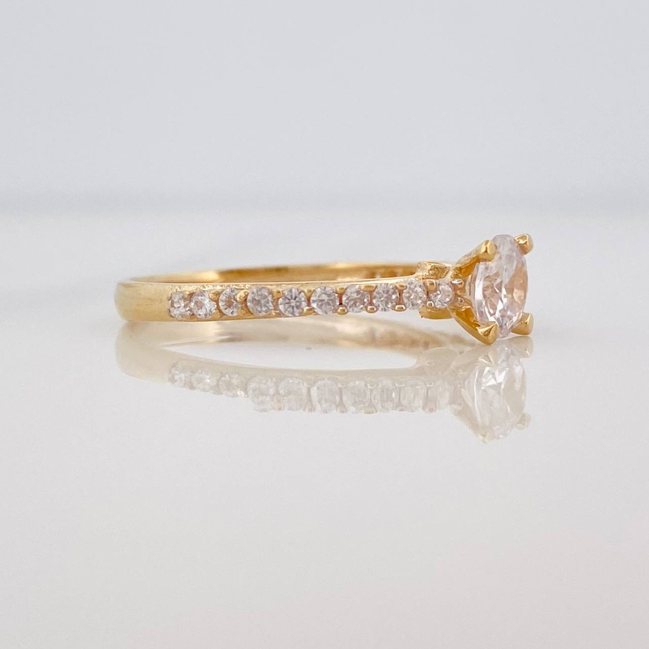Anillo Solitario Puente 2.4g / T7 Oro Amarillo 18K
