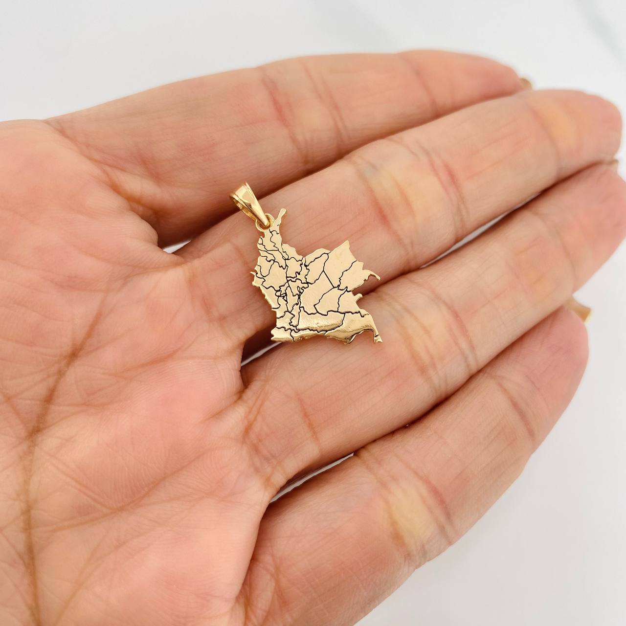 Dije Mapa Colombia 2.3g / 2.6cm Oro Amarillo 18K