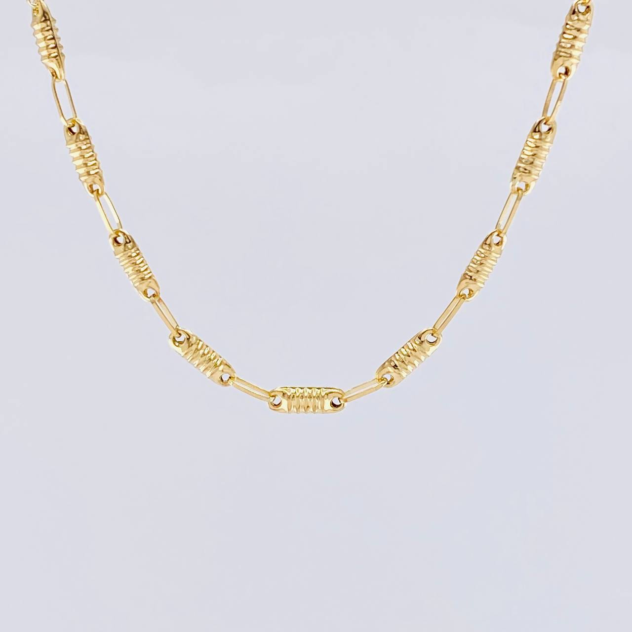 Cadena Rustica Tornillo 6.7g / 60.8cm / 3.3mm Oro Amarillo 18K