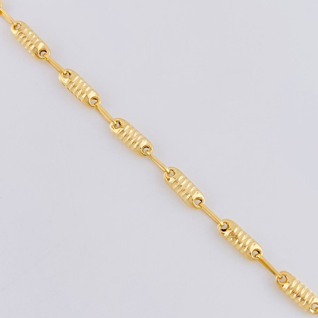 Cadena Rustica Tornillo 6.7g / 60.8cm / 3.3mm Oro Amarillo 18K