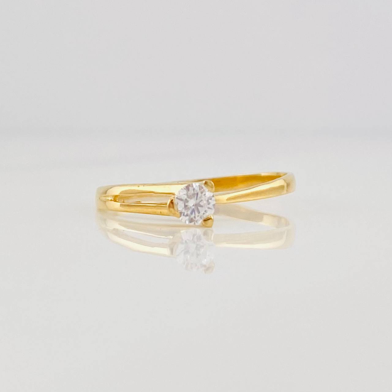 Anillo Solitario 1.3g / T7 1/2 Oro Amarillo 18K