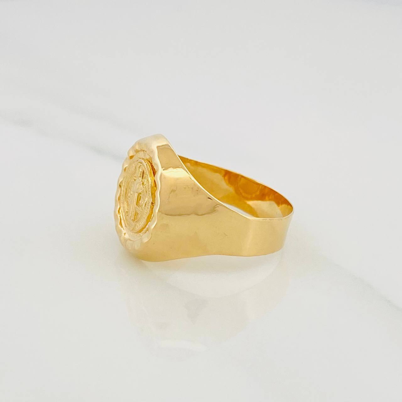 Anillo Sello Bordeado San Benito 3.70g / T10 Oro Amarillo 18K