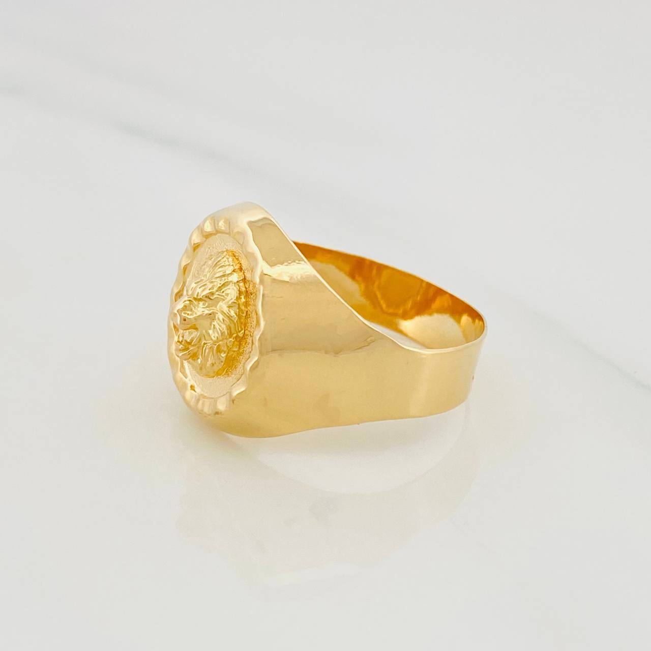 Anillo Sello Bordeado Leon 4.2g / T9 1/2 Oro Amarillo 18K