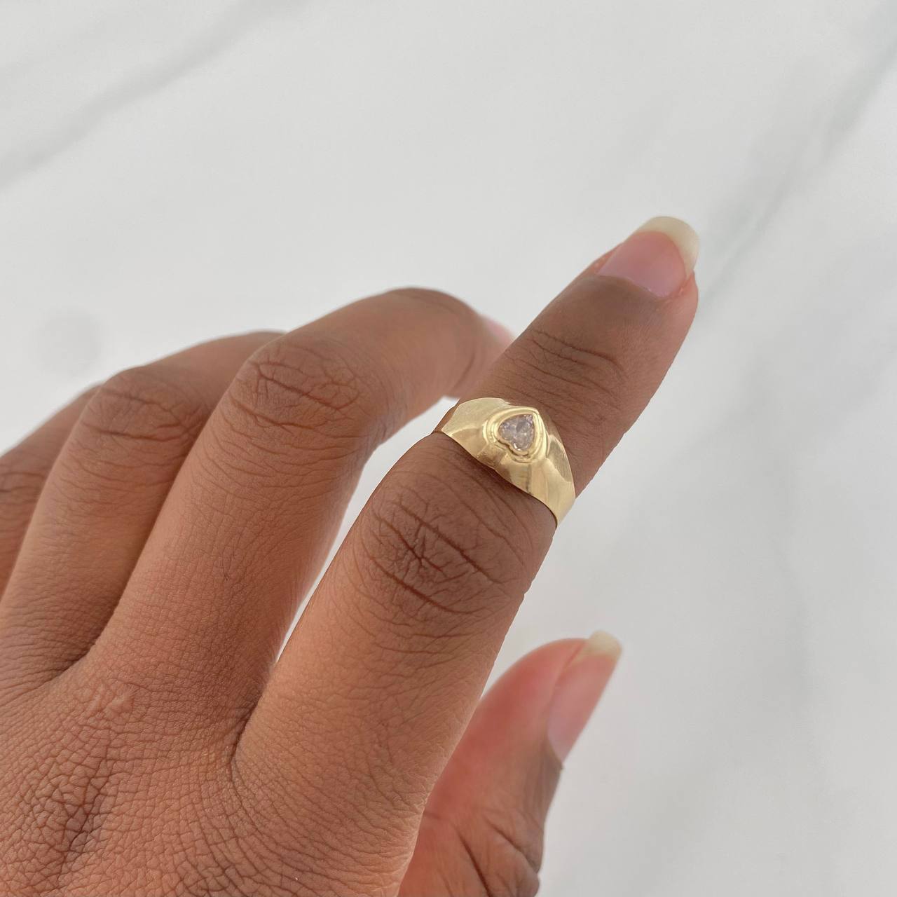Anillo Sello Corazon 1.25g / T5 Oro Amarillo 18K