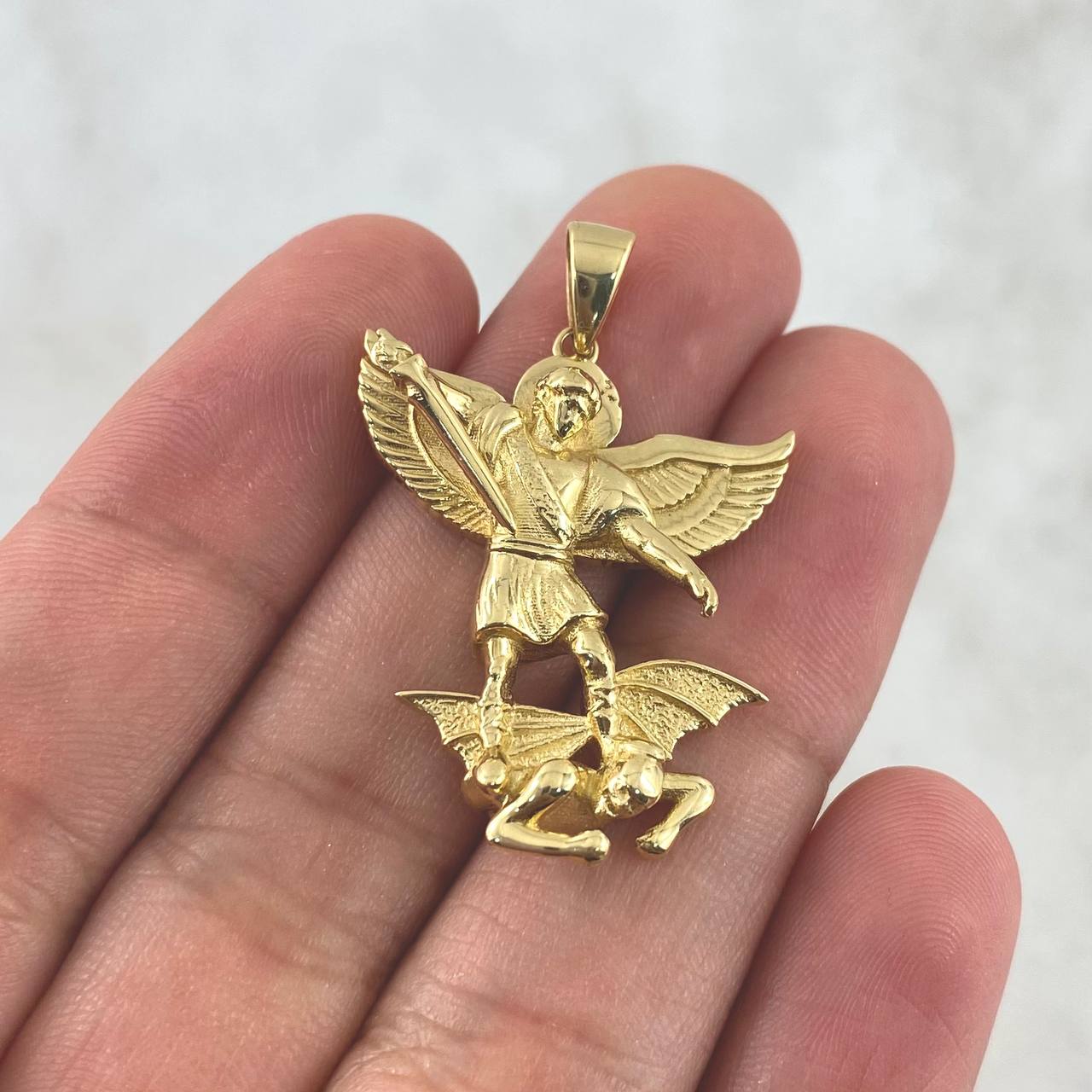 Dije San Miguel Arcángel 4.85gr / 3.5cm / Oro Amarillo +4 ©