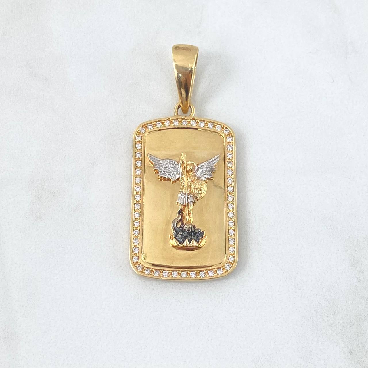 Dije Placa San Miguel Arcángel 11.45gr / 4.6cm Circones Blancos Tres Oros *