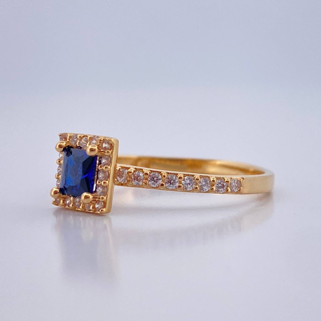 Anillo Halo Cuadrado 2gr / T7 1/4 / Oro Amarillo 18K &