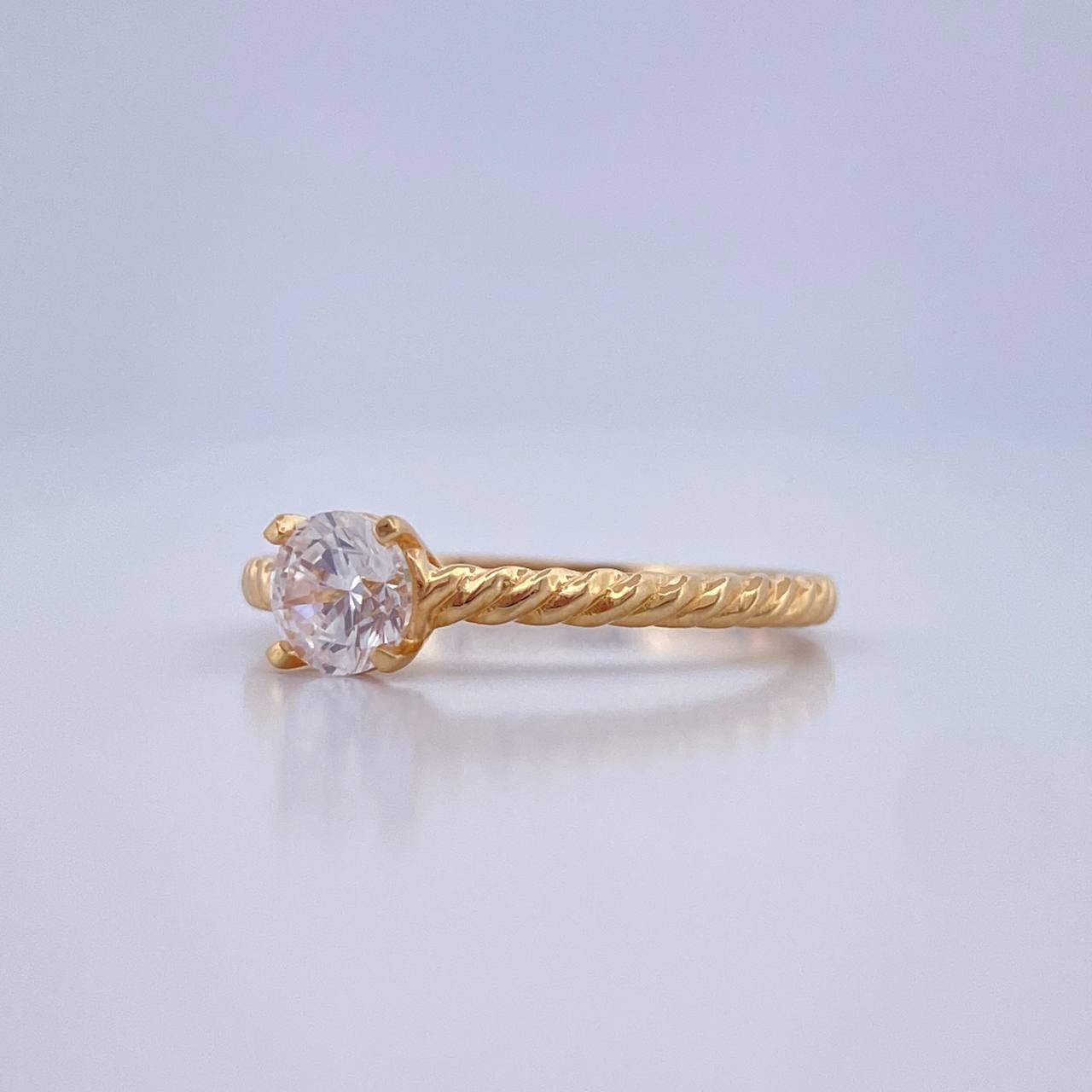 Anillo Solitario Entorchado 2.3gr / T5 3/4 / Oro Amarillo 18K &