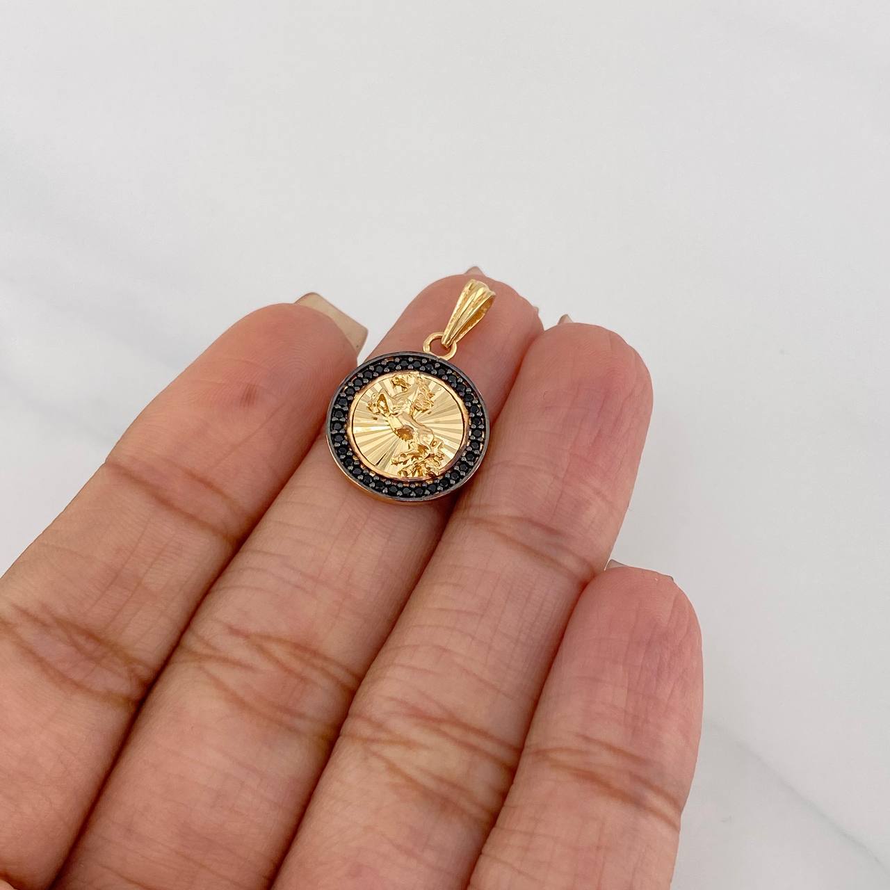 Dije Caballo 2.3g / 2.1cm Dos Oros Negro Amarillo 18K