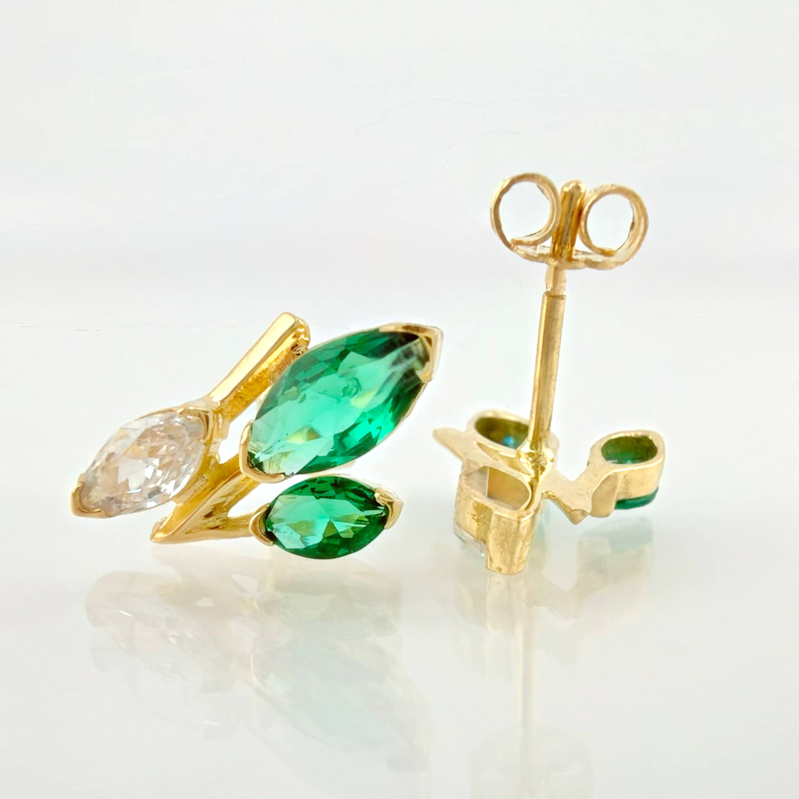 Topos Muerdago Tres Hojas 2.15gr / 1.5cm / Oro Amarillo 18K