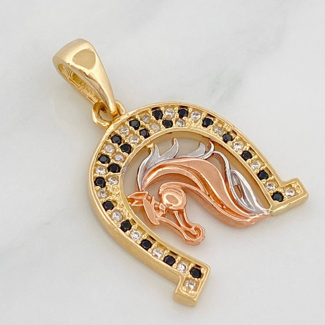 Dije Herradura Caballo 2.8g / 2.3cm Tres Oros 18K
