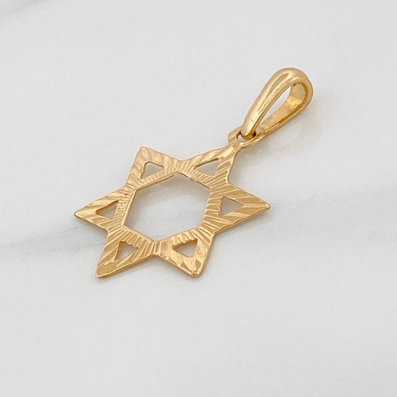 Dije Silueta Estrella 0.8g / 2.5cm Oro Amarillo 18K