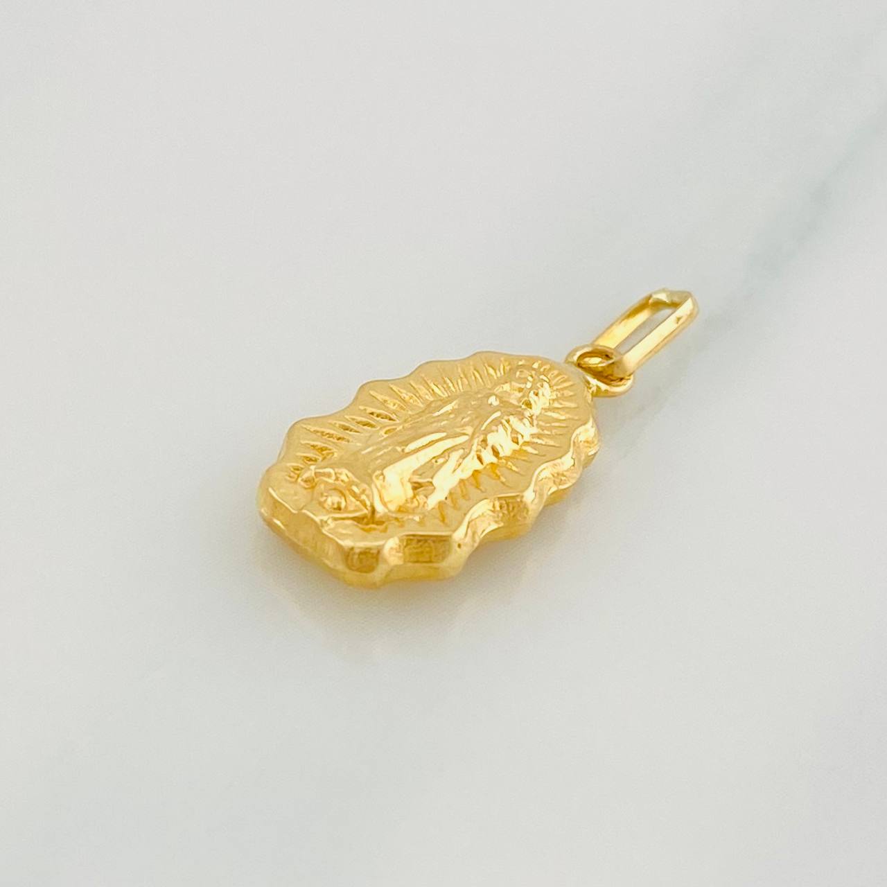 Dije Virgen de Guadalupe 0.75g / 2.2cm Oro Amarillo 18K