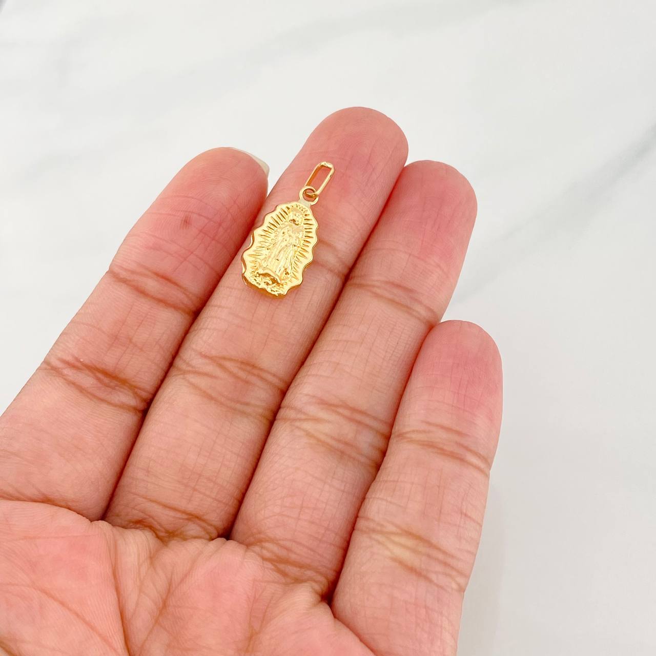 Dije Virgen de Guadalupe 0.75g / 2.2cm Oro Amarillo 18K