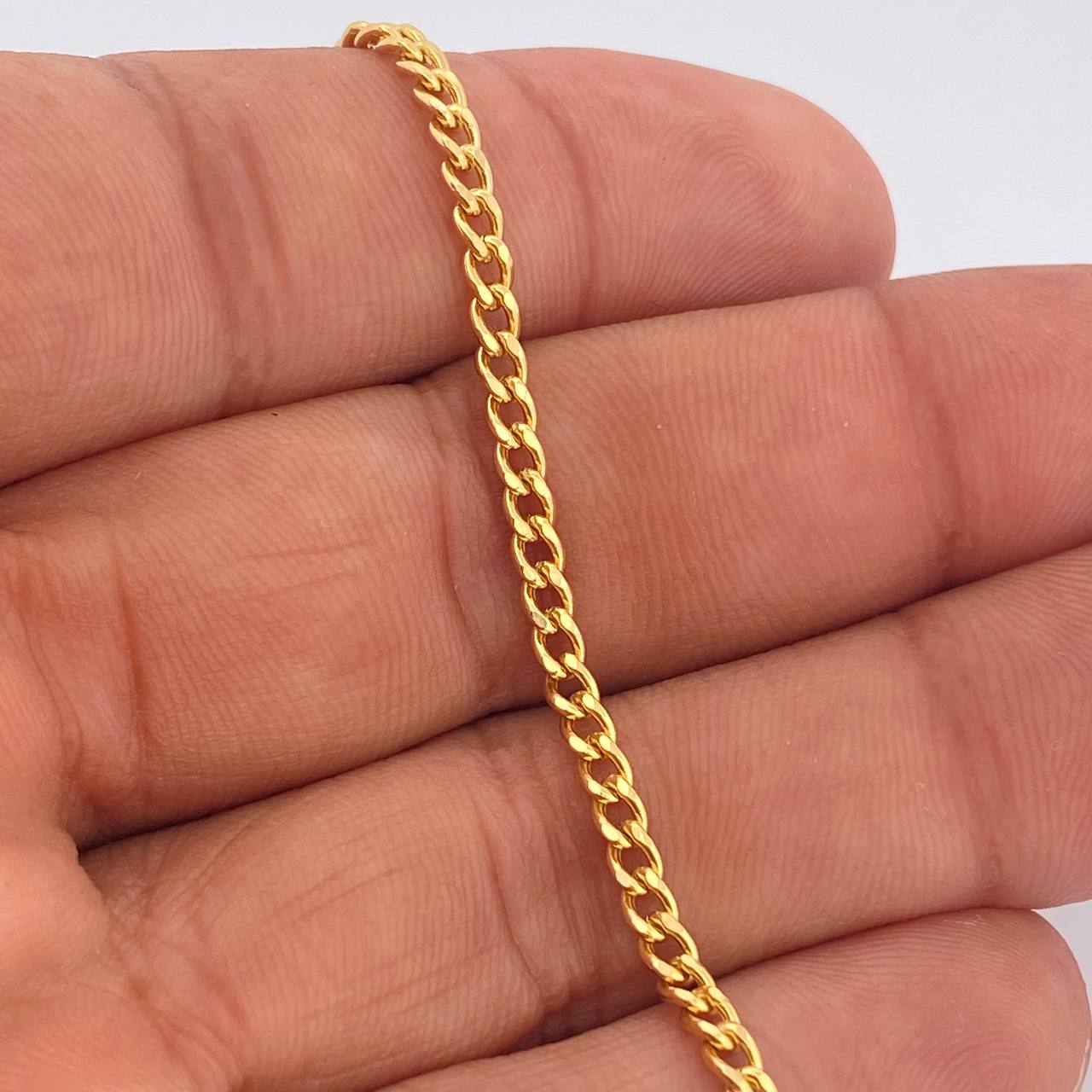 Pulso Cubano 3.85gr / 21cm / 4mm Oro Amarillo +1 18K $