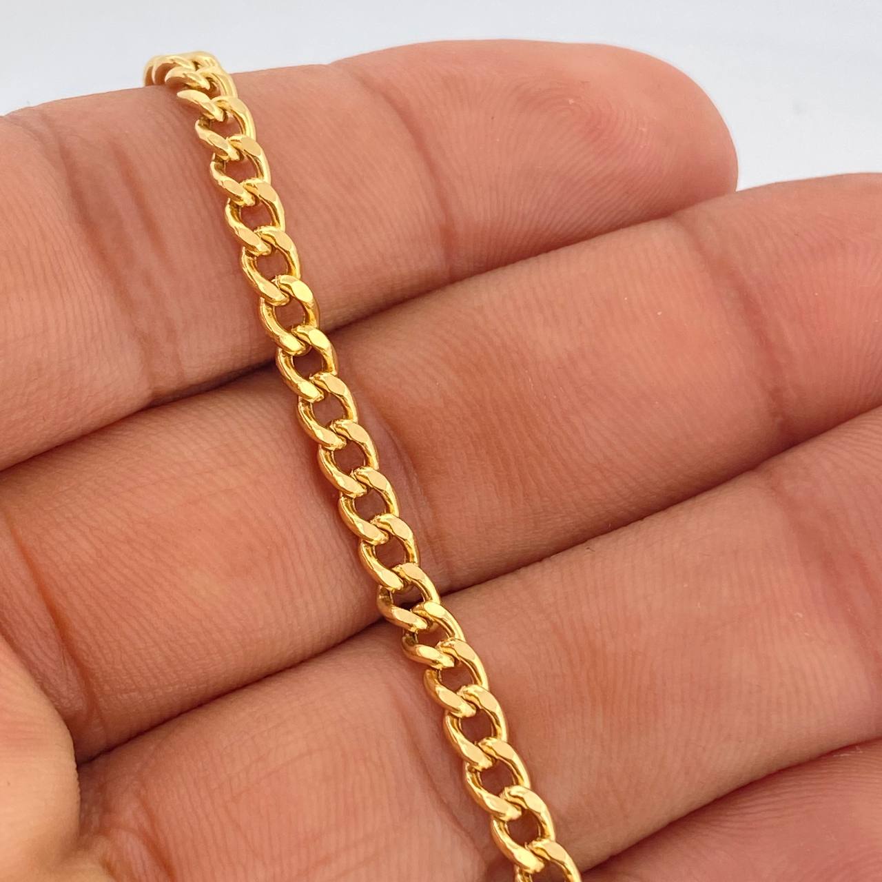 Pulso Cubano 2.8gr / 19.2cm / 3mm Oro Amarillo +1 18K $