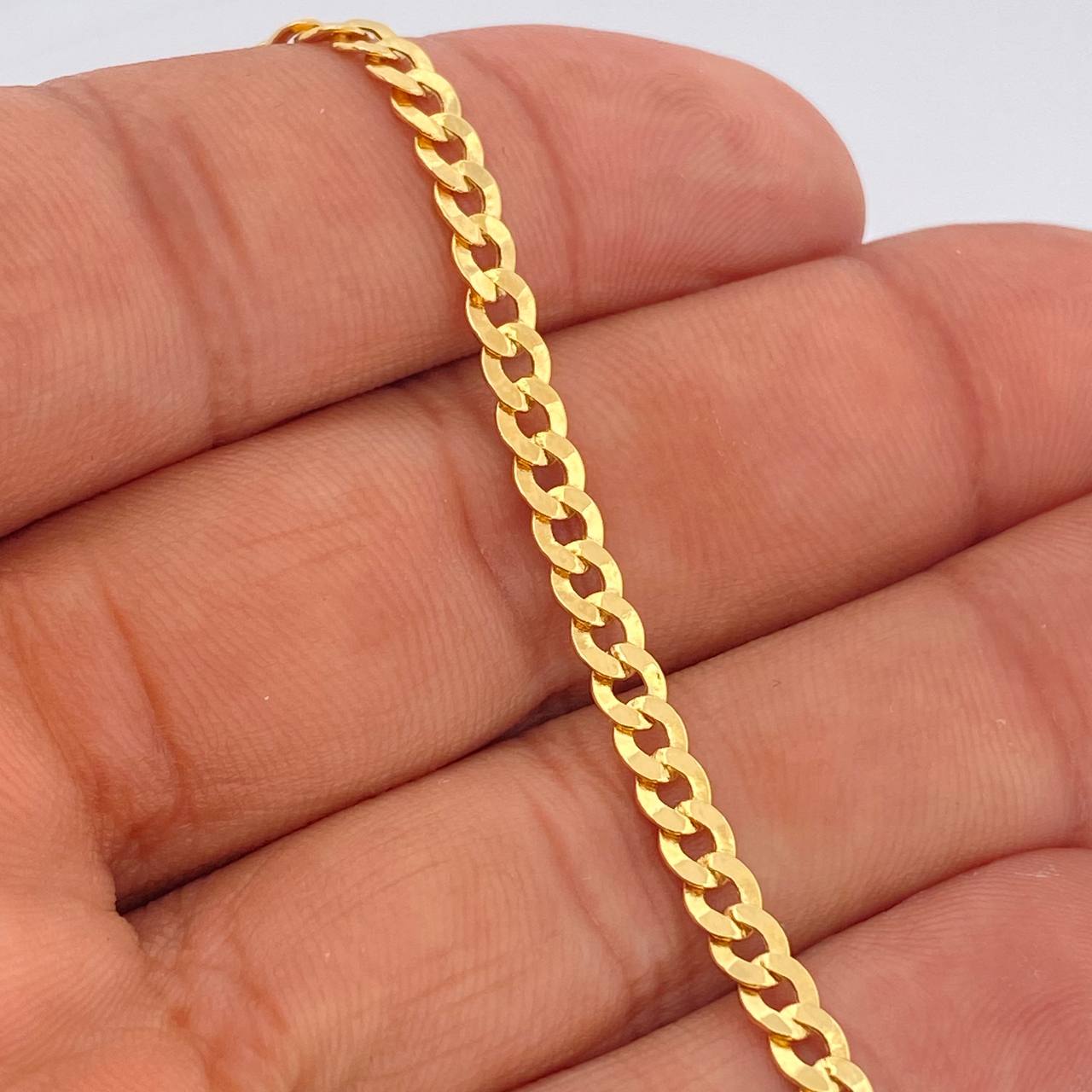 Pulso Cubano 2.85gr / 19.5cm / 4mm Oro Amarillo +1 18K $