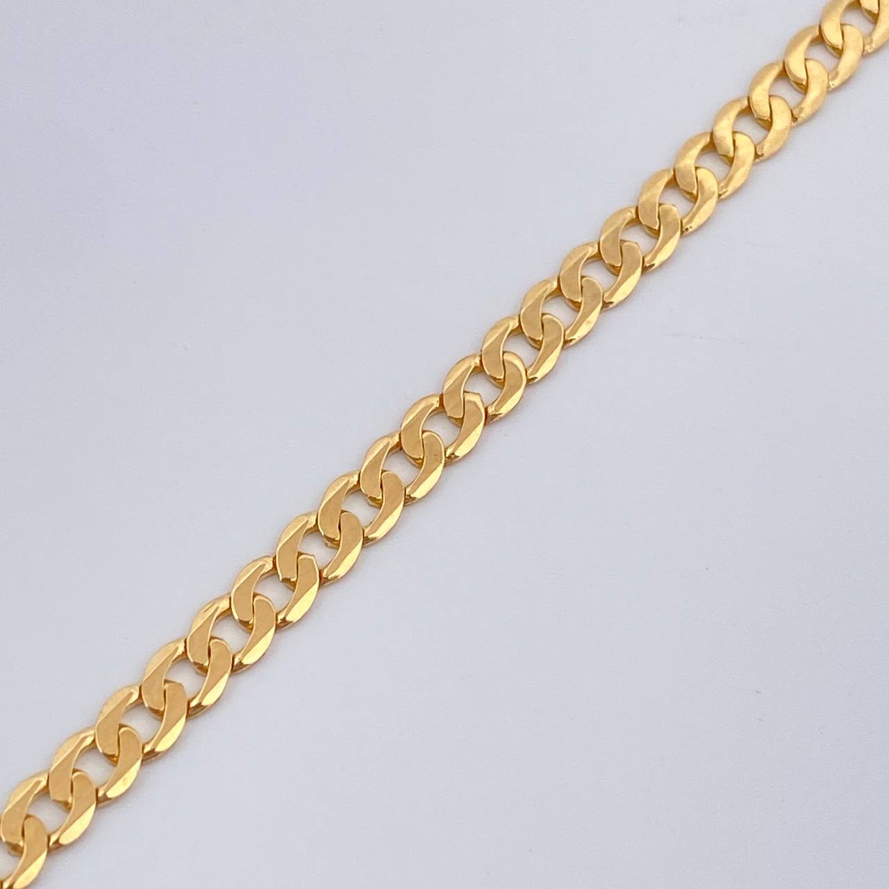 Pulso Cubano 3.8gr / 21.5cm / 3mm Oro Amarillo +1 18K $