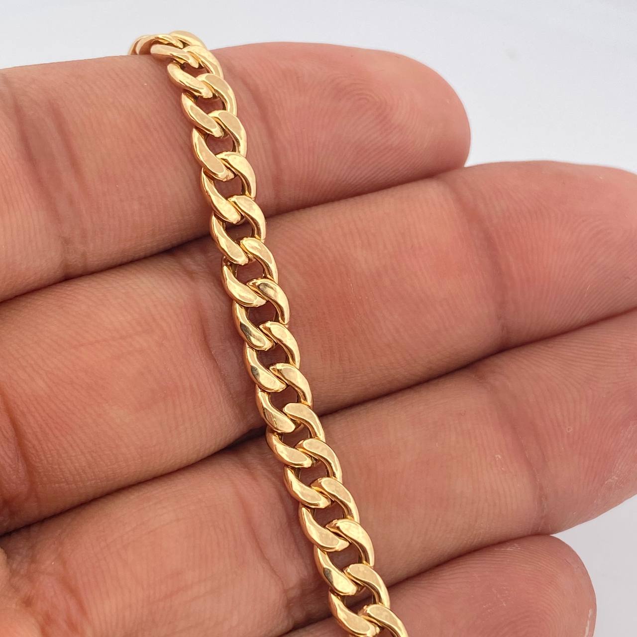 Pulso Cubano 2.4gr / 20cm / 4mm Oro Amarillo +1 18K $