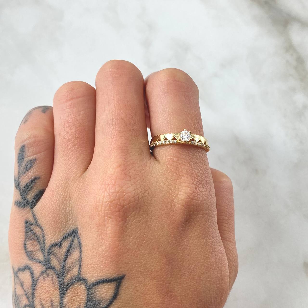 Anillo Solitario Carril Corazones 1.95gr / T6 1/2 / Oro 18K *