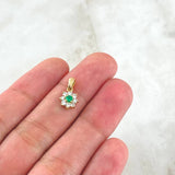 Dije Flor Ocho Petalos 0.85gr / 1.3cm / Esmeralda 8pts Diamantes 28pts Oro Amarillo 18K (Joya) ©