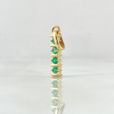 Dije Carril Recto 1.2gr / 2.1cm / Esmeraldas 13pts Oro Amarillo 18K (Joya) ©