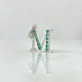 Dije Letra M 1.65gr / 2cm / Esmeraldas 19pts Oro Blanco 18K (Joya) ©