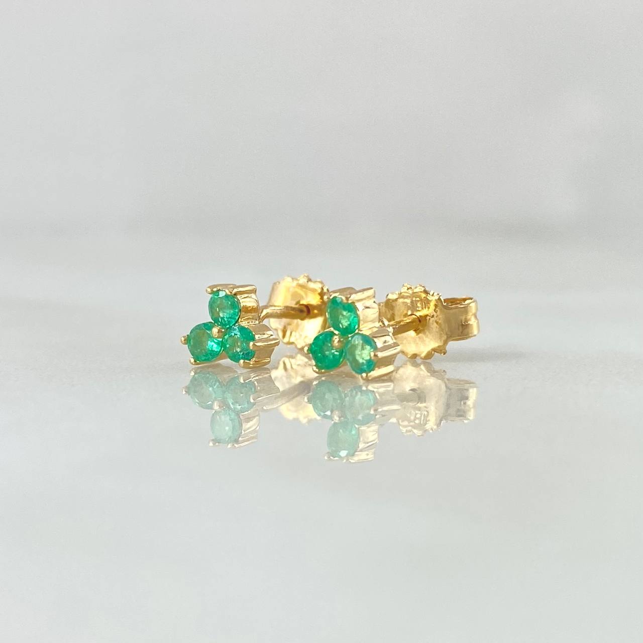 Topos Trio  1gr / 4.6mm Esmeraldas 19pts Oro Amarillo 18K (Joya) ©