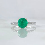 Anillo Solitario Redondo 2.25gr / T6 1/2 / Esmeralda 1.34Qts Diamantes 24pts Oro Blanco 18K (Joya) ©