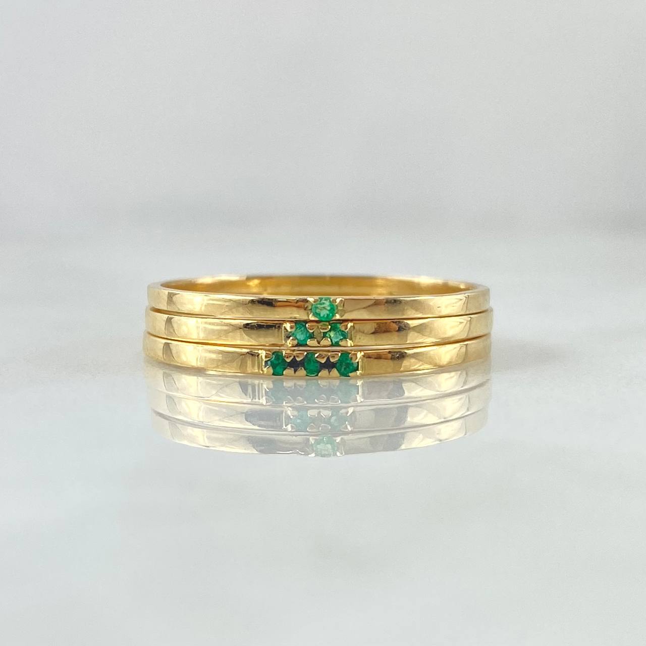 Anillo Triple Secuencial 3.1gr / T7 3/4 / Esmeraldas 18pts Oro Amarillo 18K (Joya) ©