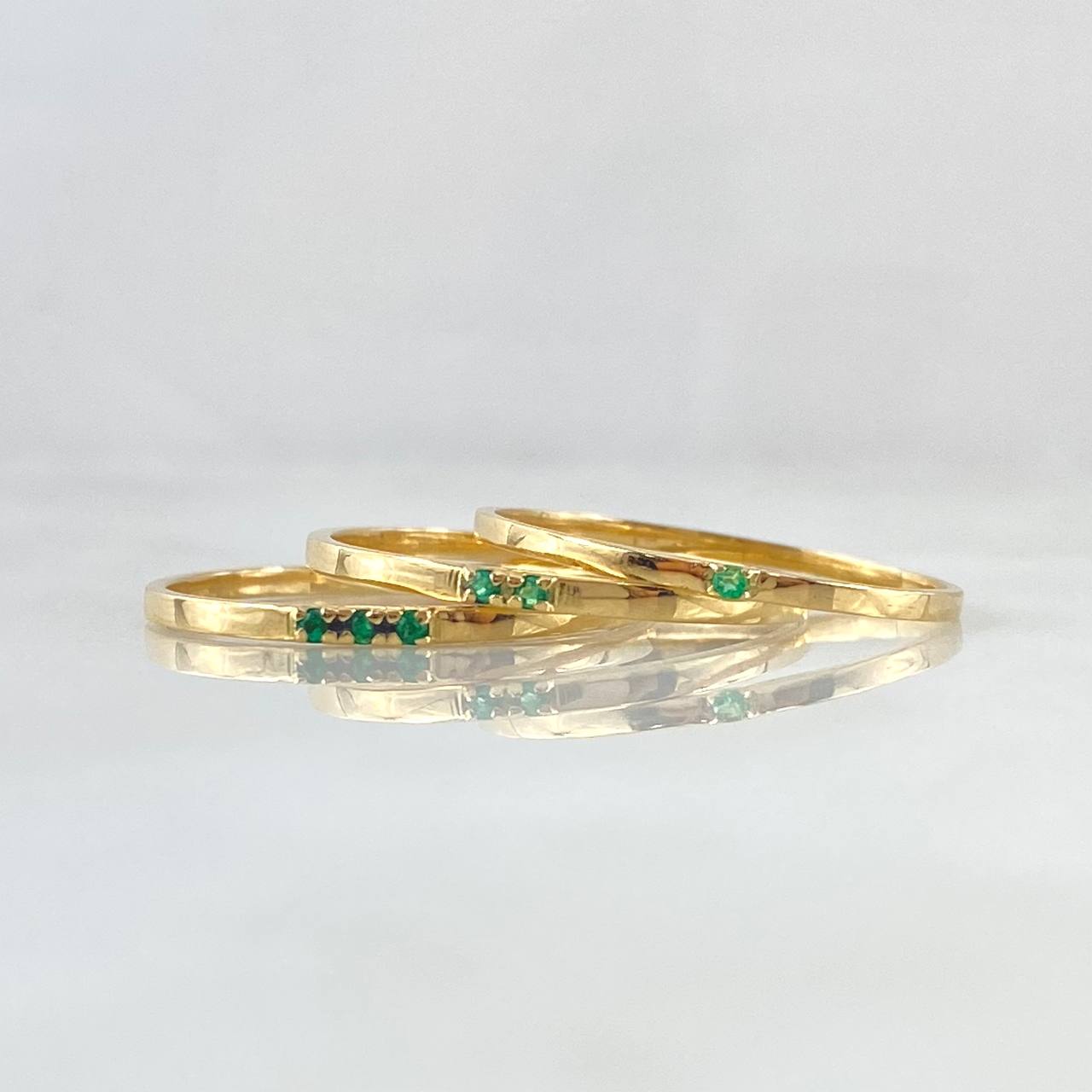 Anillo Triple Secuencial 3.1gr / T7 3/4 / Esmeraldas 18pts Oro Amarillo 18K (Joya) ©