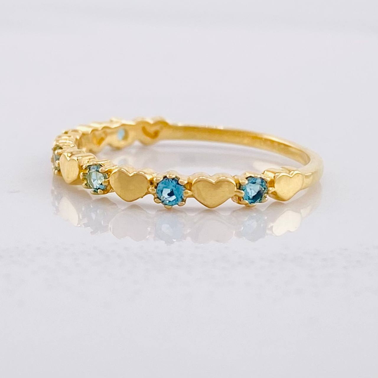 Anillo Corazones Intercalados 1.2g / T4 3/4 Oro Amarillo 18K