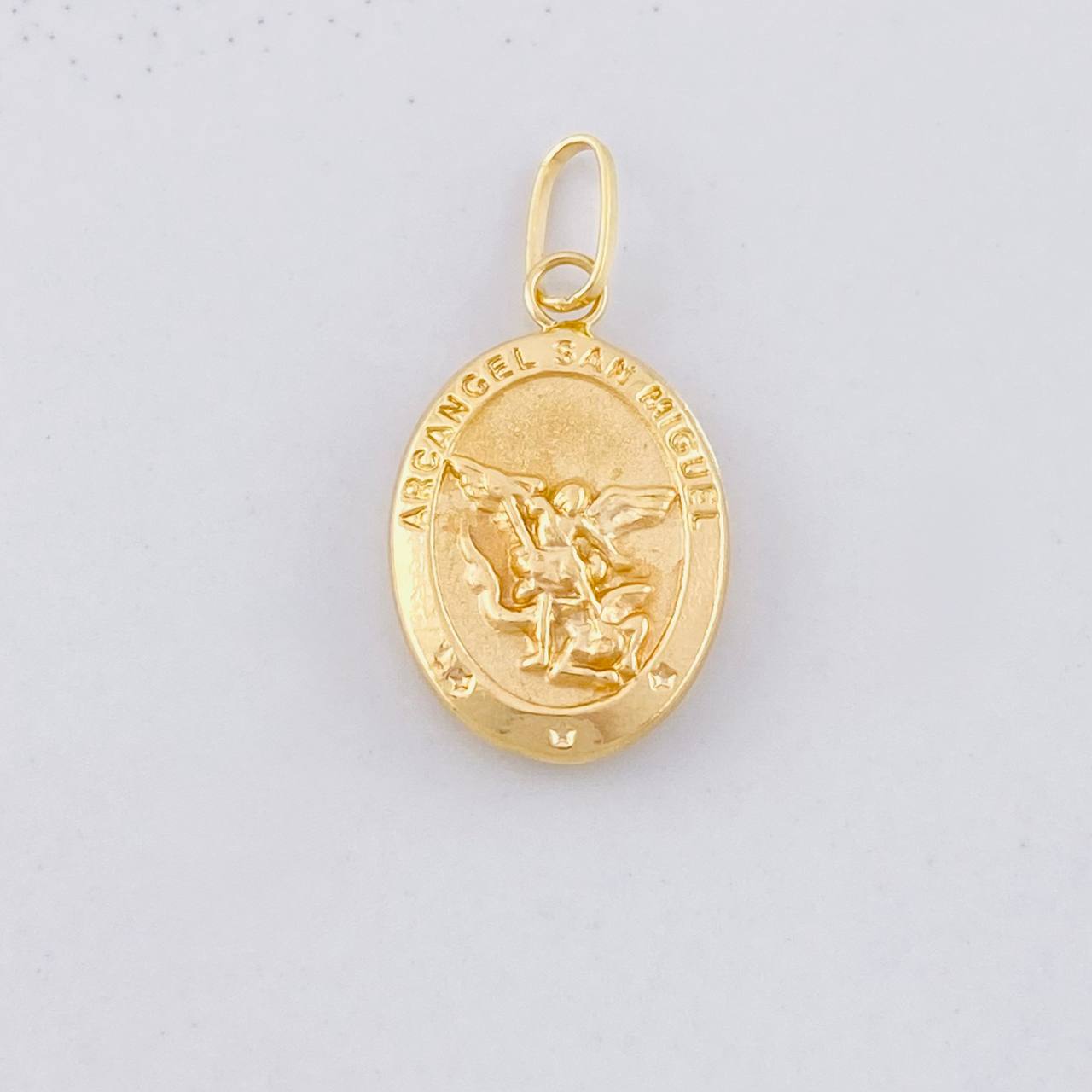 Dije San Miguel Arcángel Mate 0.9g / 2.3cm Oro Amarillo 18K