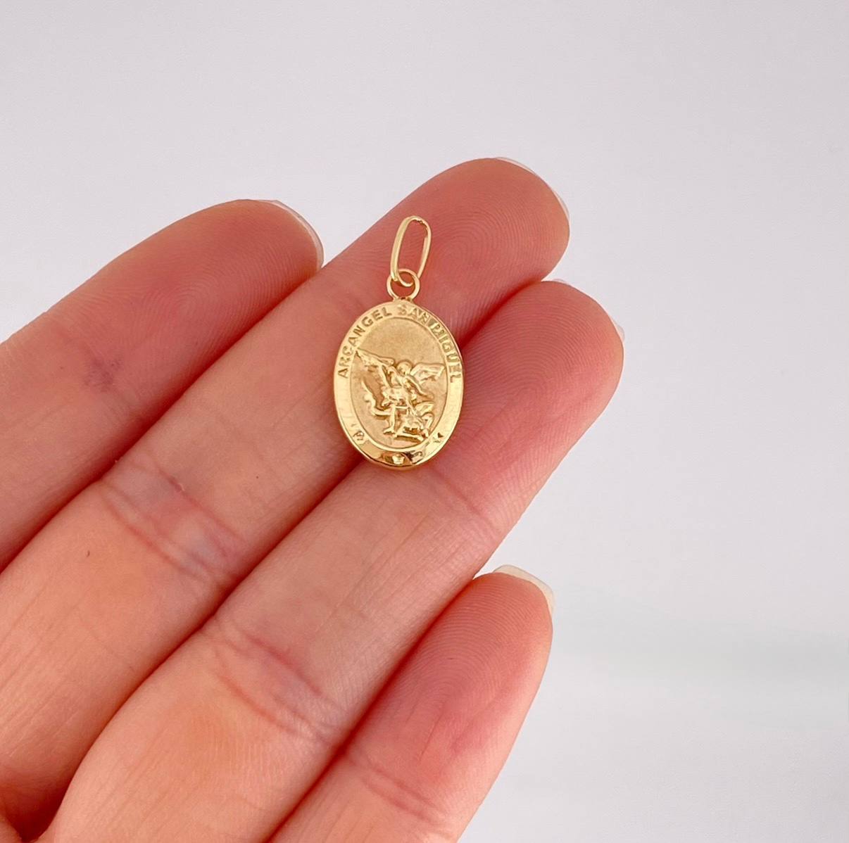Dije San Miguel Arcángel Mate 0.9g / 2.3cm Oro Amarillo 18K