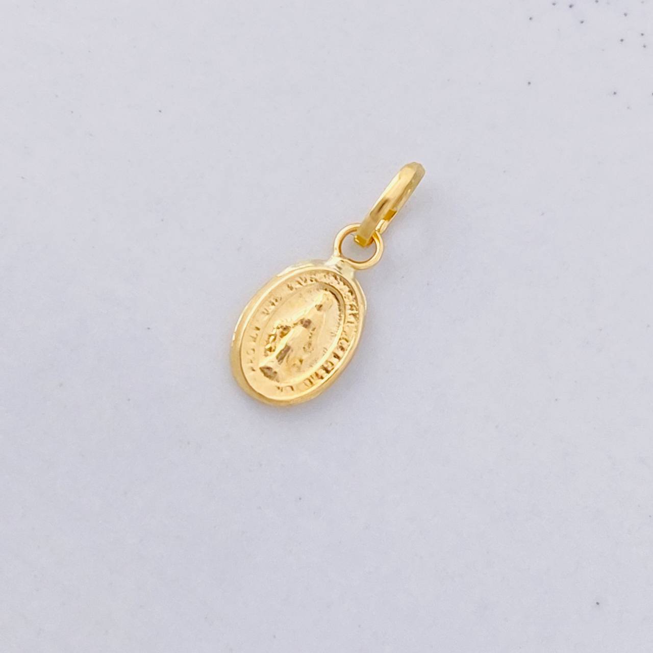 Dije Virgen Milagrosa 0.15g / 1.4cm Oro Amarillo 18K